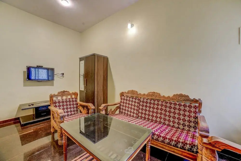 OYO Home 19884 Enticing 2BHK Mandrem