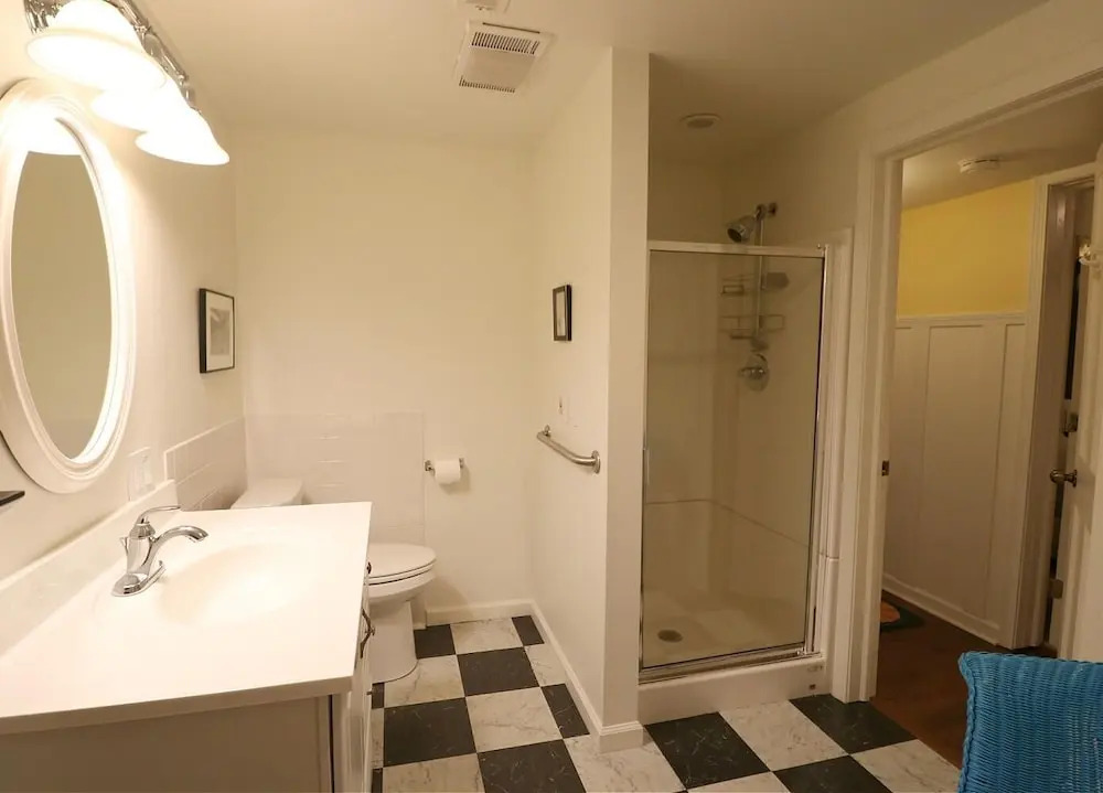 12 Morris 4 2 Bedroom Condo by Redawning