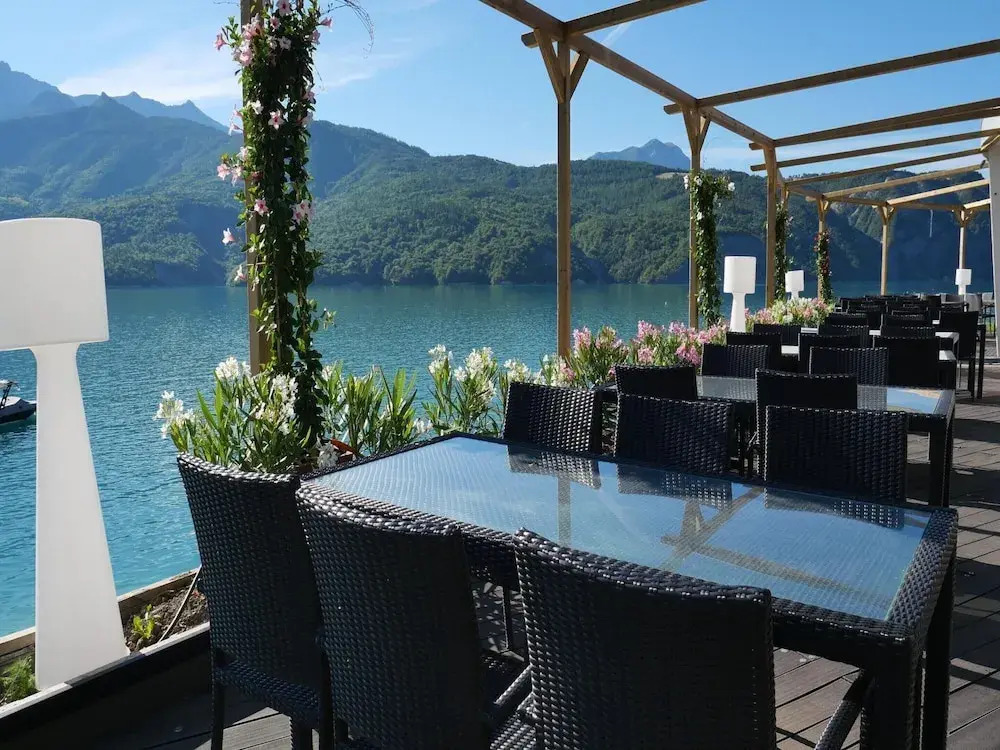 Mobile Homes for 4 People With Lake View in Residence L'ecrin du Lac, Chorges