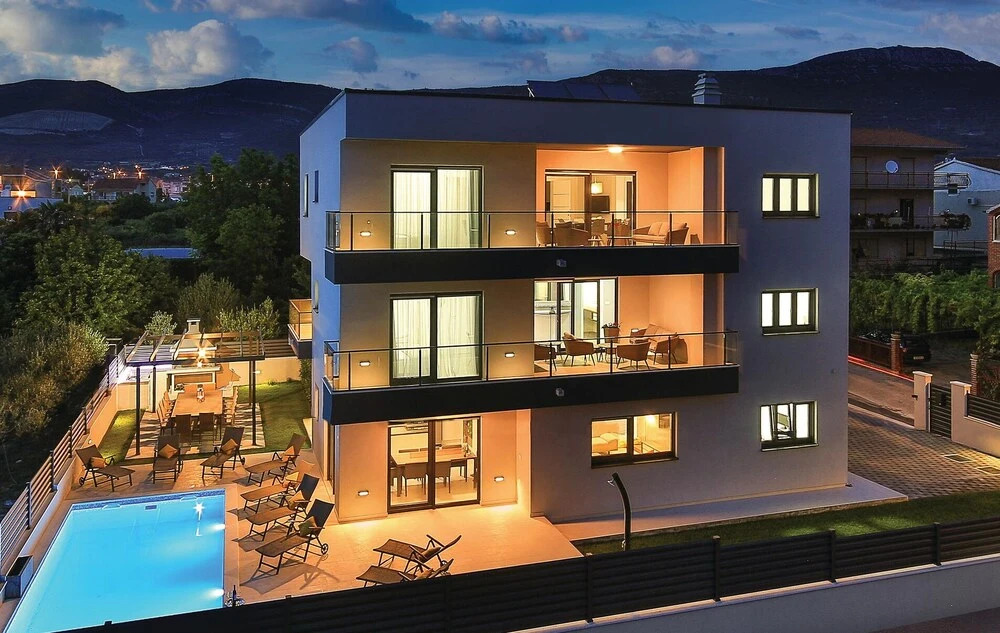 Amazing Home in Kastel Novi With Wifi and 8 Bedrooms