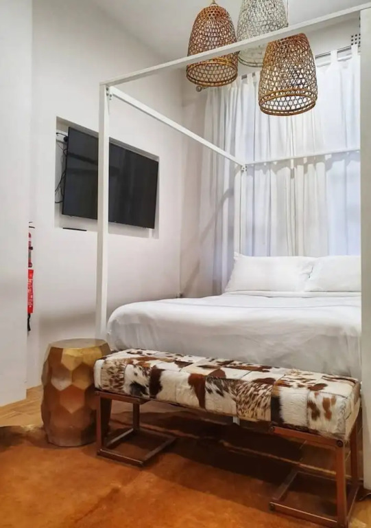 THE Roezetta1 Luxury Stylish Unit, Walk TO City