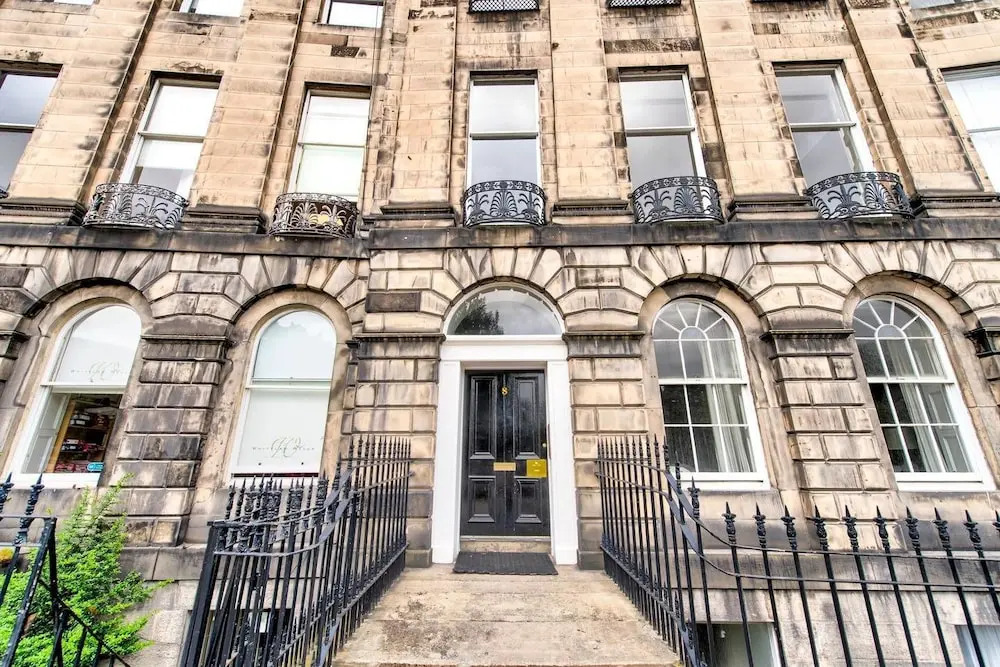 Ainslie Place Luxury Apt In Heart Of The City