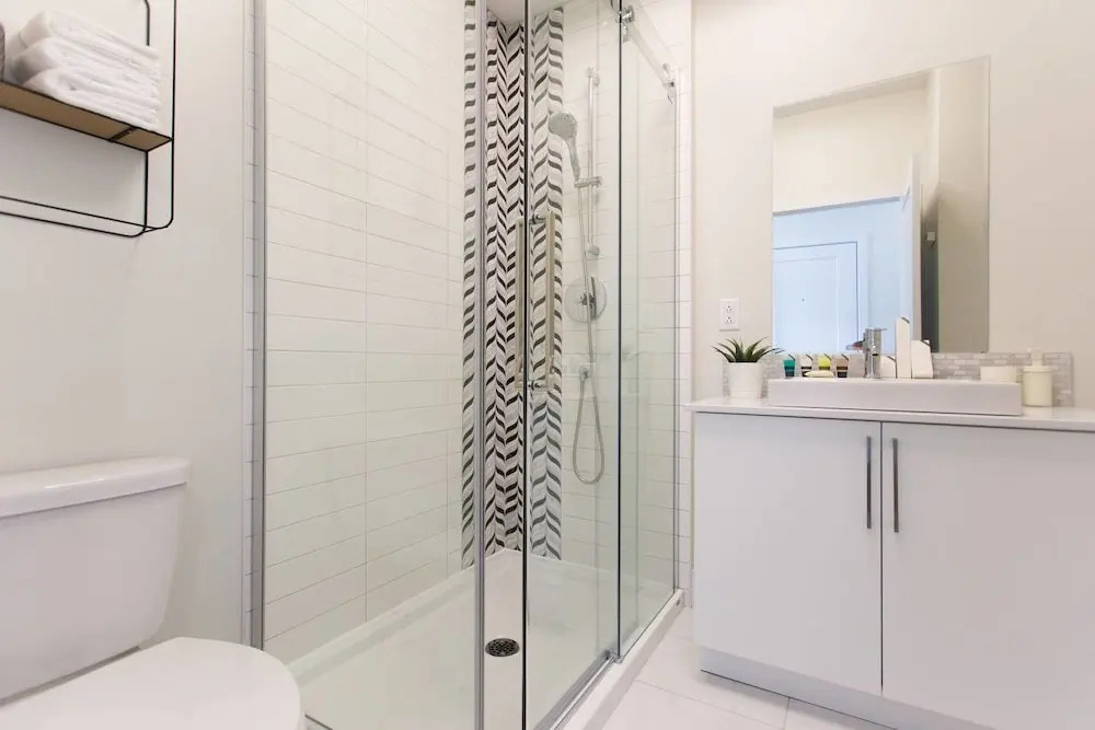 Stunning Split Level 3 BR Little Italy Apartment