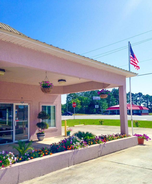 Garden Inn & Suites