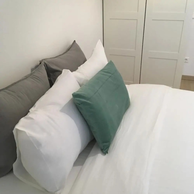 Modern 3 Beds In Convenient Location - Parking