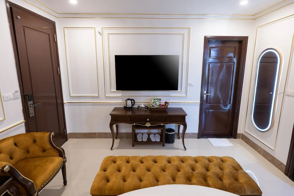 Royal Hotel Sài Đồng - Long Biên