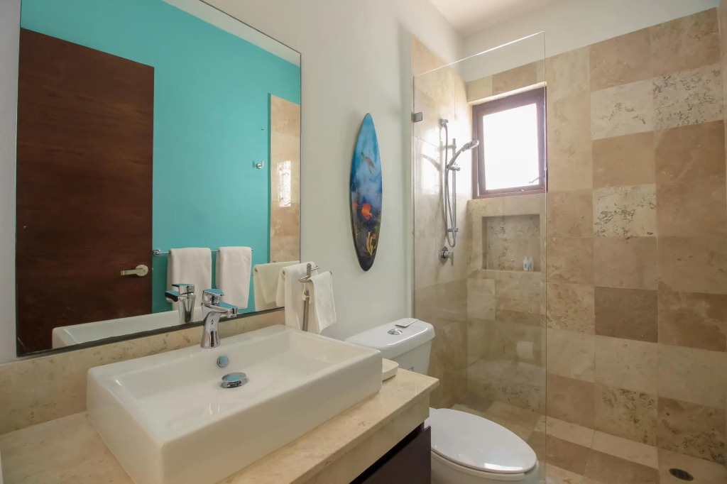 Impressive House Perfect for Large Groups Rooftop Sunbeds Hot Tub Close to the Beach