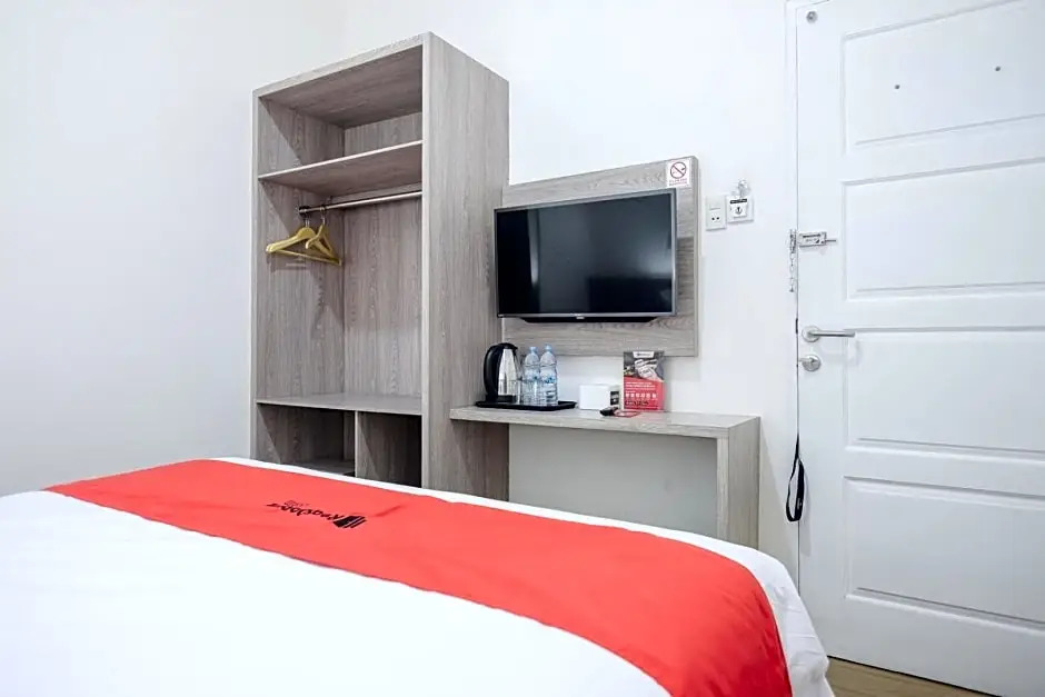 RedDoorz Plus @ Jalan Juanda Medan