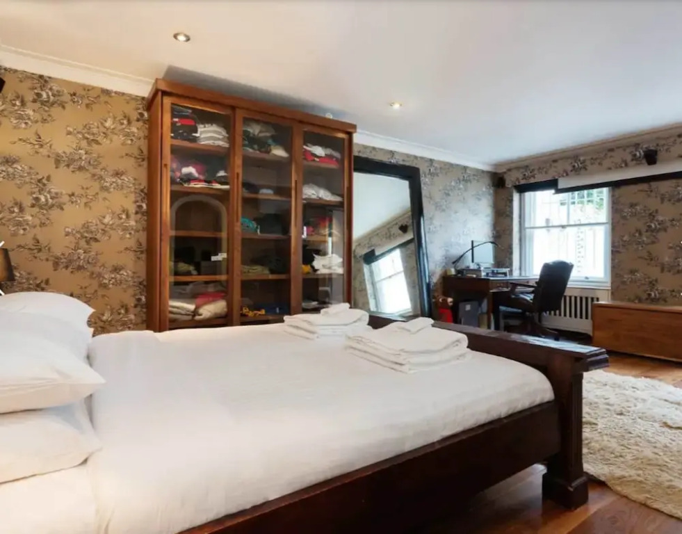 3 Bedroom South Kensington Flat