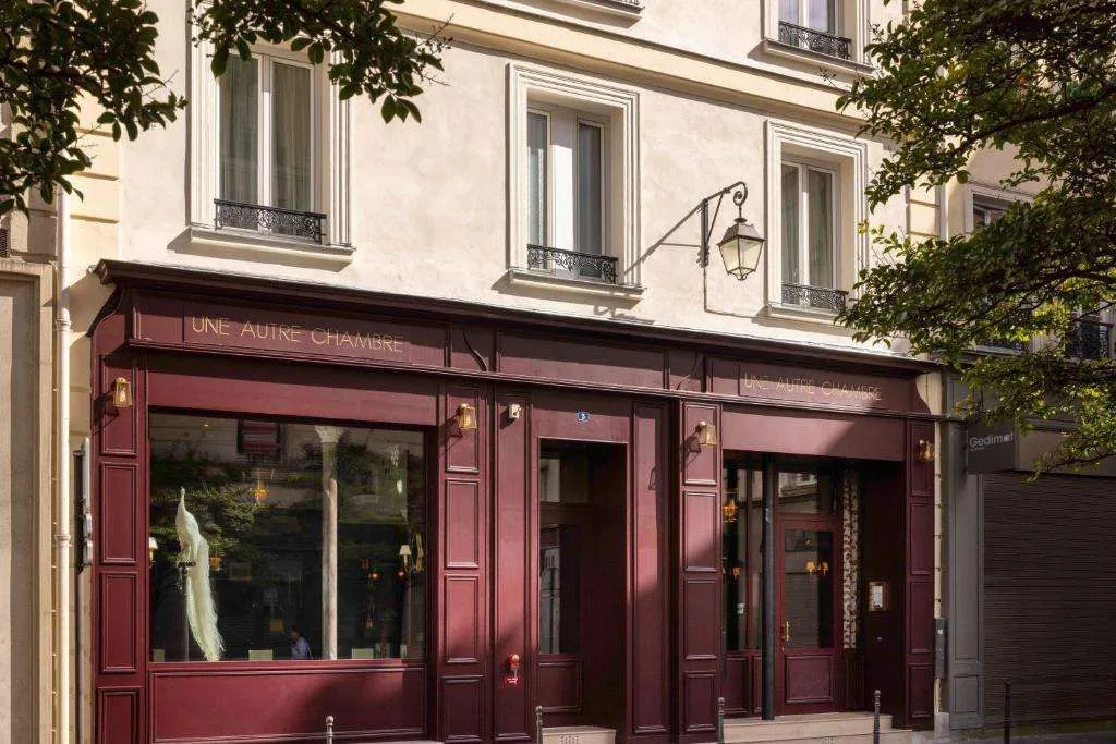 UNE AUTRE CHAMBRE