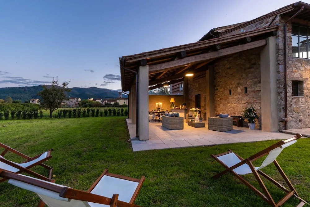 Villa Brunetta, Discover your Modern but Traditional Villa in Lucca