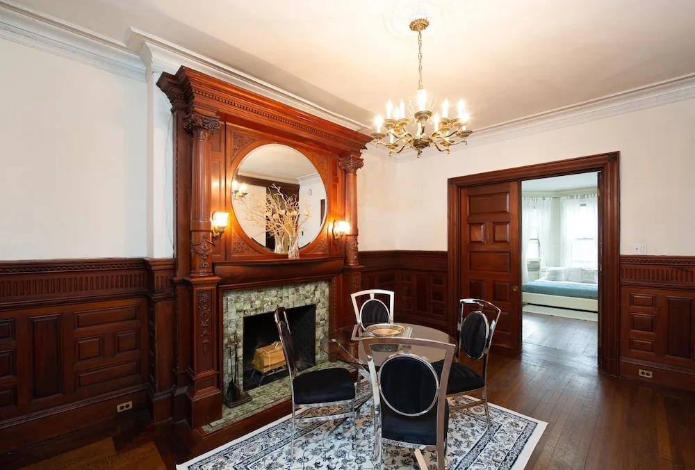 Stylish Brownstone Back Bay Apartments