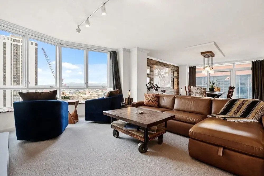 Beautiful City Views in the Center of Everything!