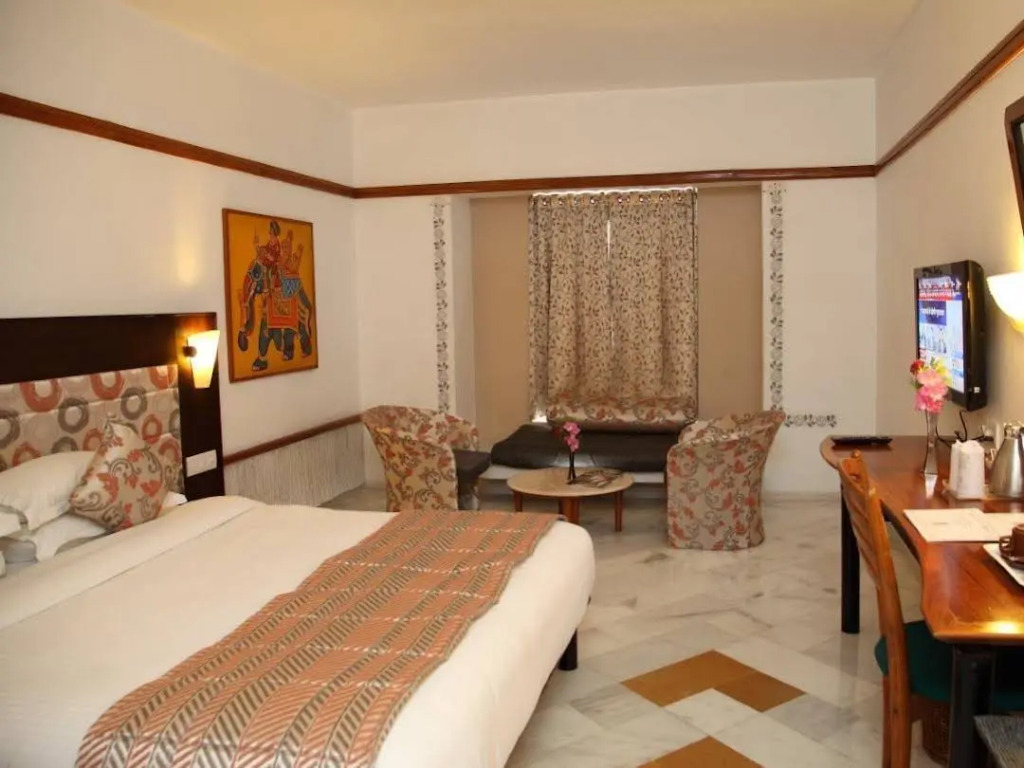 Hotel Paras