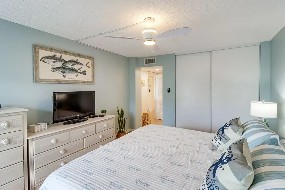 Ocean-view Key Colony Beach Condo w/ Pool Access!