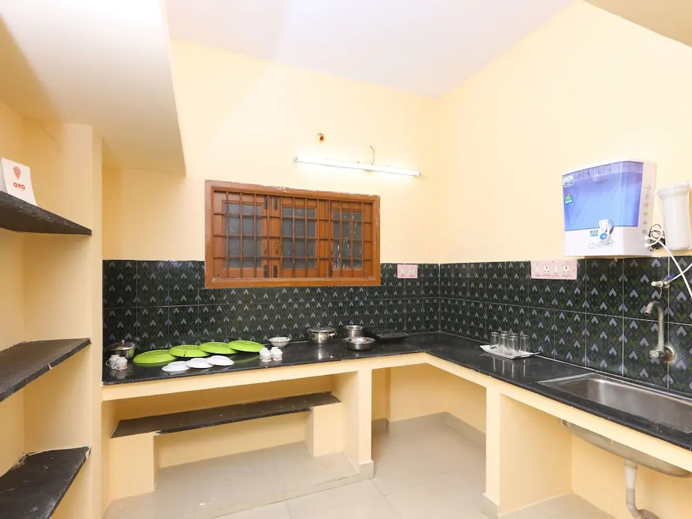 OYO 15128 Home Elegant 2BHK Near Boat House