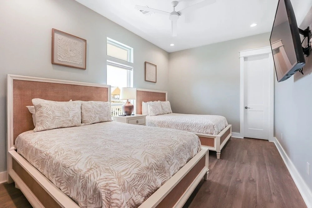 Seashells By The Seashore 3 Bedroom Home by RedAwning