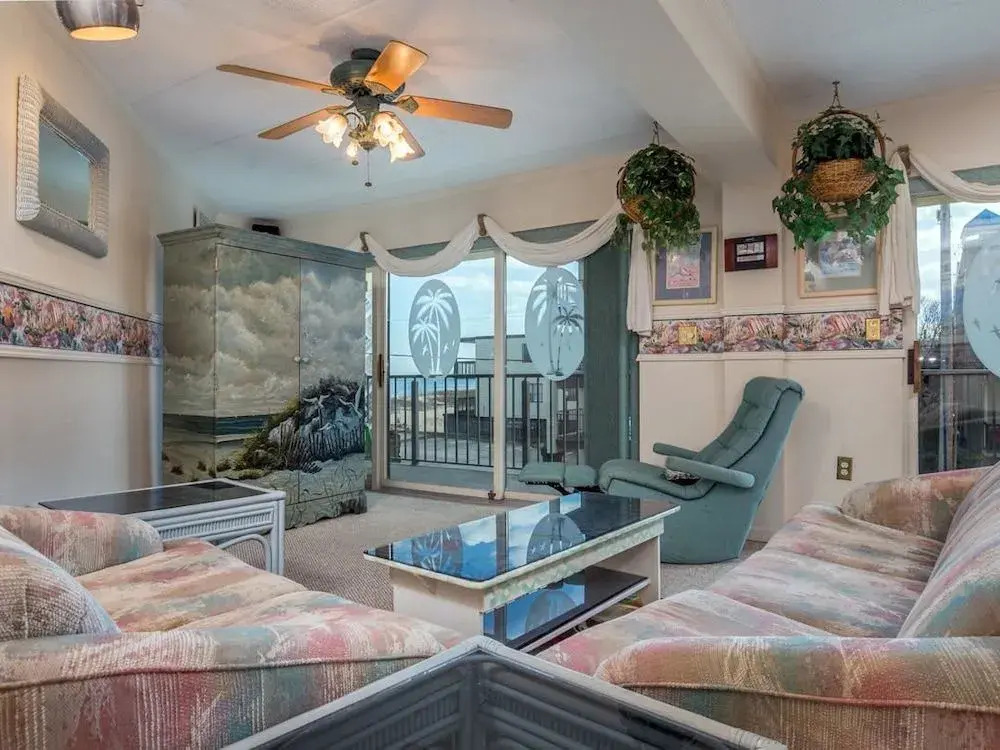 Diamond Head 208 Side by RedAwning