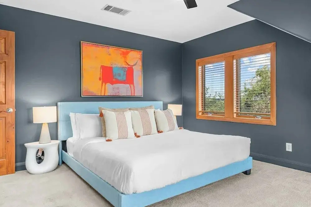 Luxurious Lake Park House: Sleeps 25, Pool, Hot-tub, Firepit and Game Room!