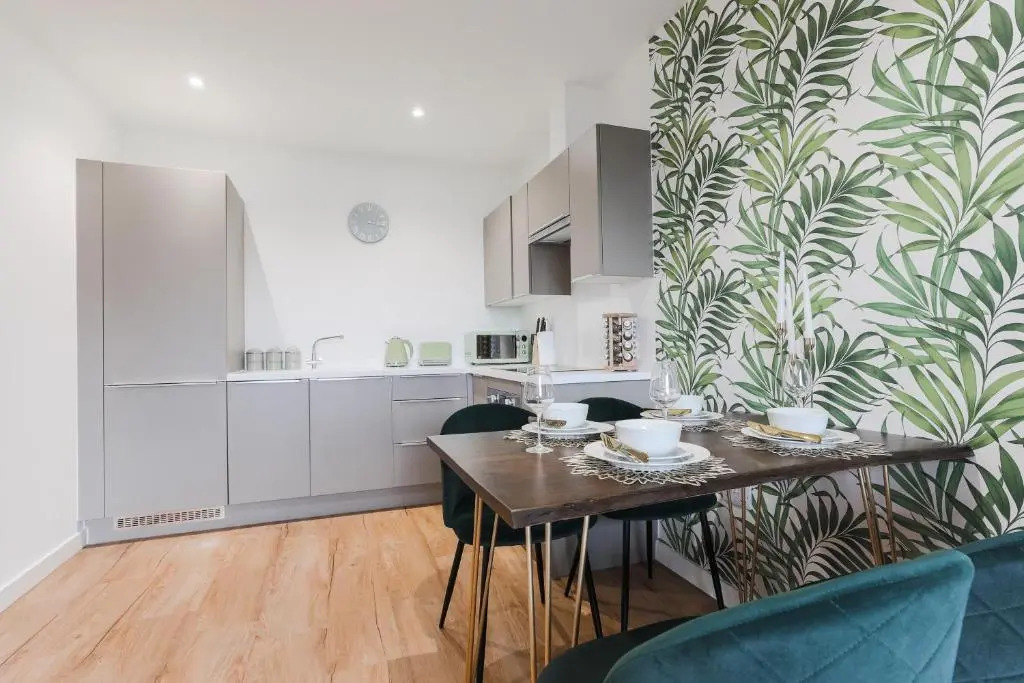 Beautiful Modern Décor Apartment in the Centre of Slough
