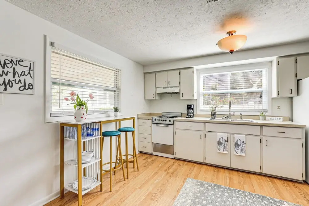 Inviting Sarasota Cottage: 5 Mi to Beach Access!