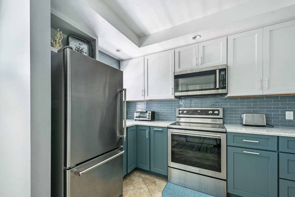 Sun Plaza West Unit 204