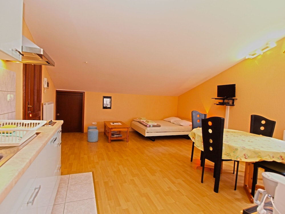 Apartments Denis 19