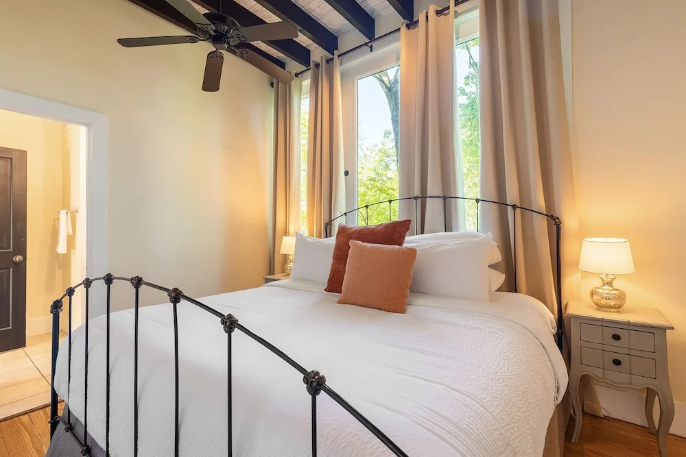 Perfect Location in Downtown Charleston
