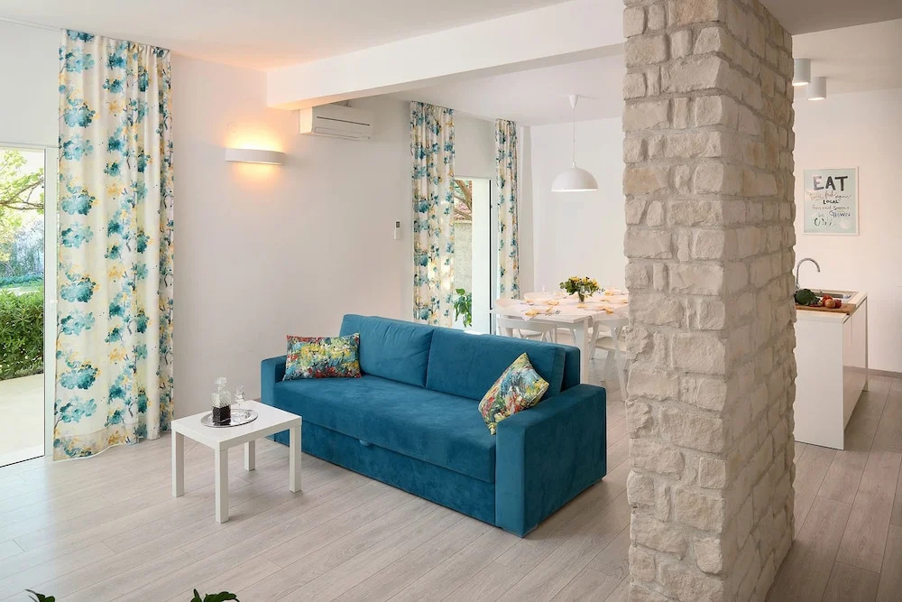 Luxury apartment with private pool Queen Helena