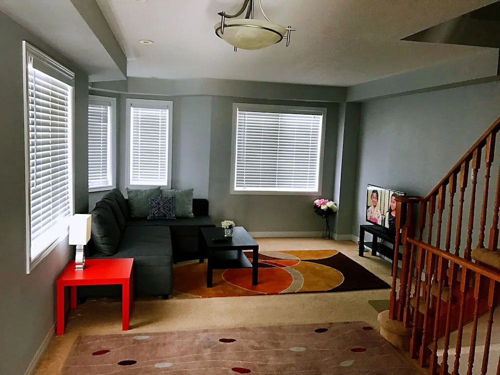 Entire 3 Bedroom Townhouse in Markham