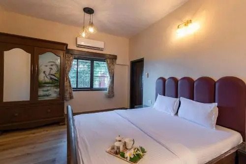 Villa Dazzle by StayVista - Unwind in a Mountain-City View Villa with a Terrace Pool
