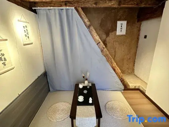 Shaxi Ancient Town Free Hand Star Picking Homestay