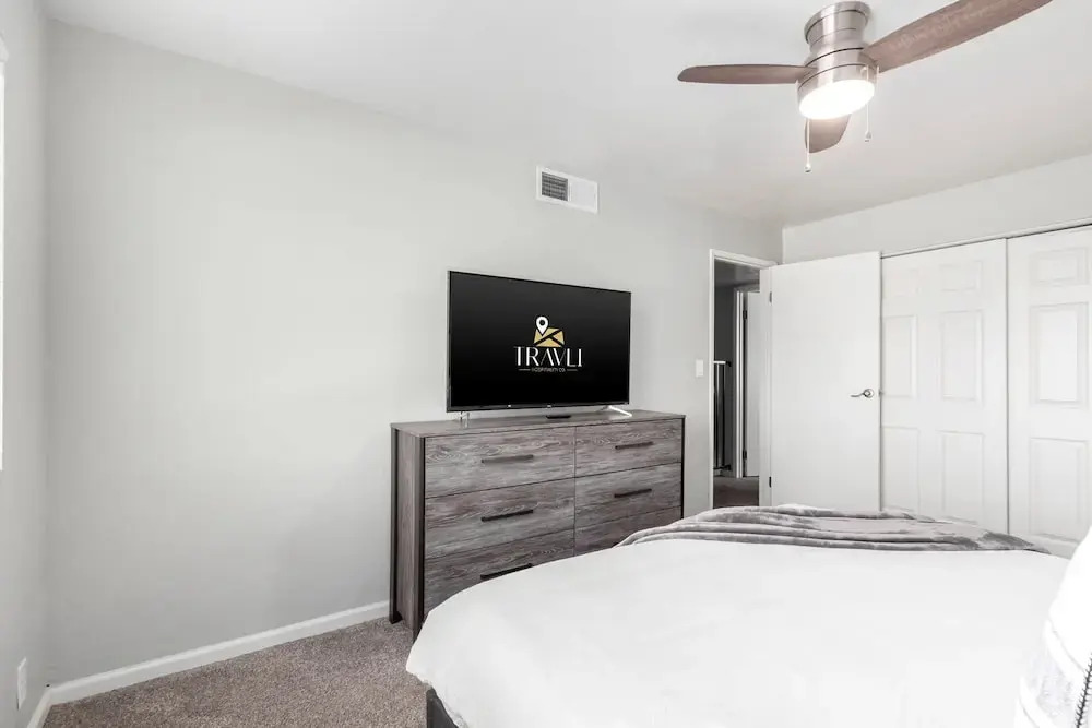 Rustic Modern Townhouse Old Town 4 Heated Pools