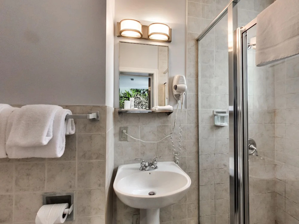 Isabella Hotel & Suites
