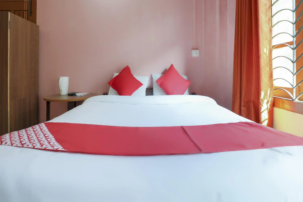 OYO 72817 Palace Inn
