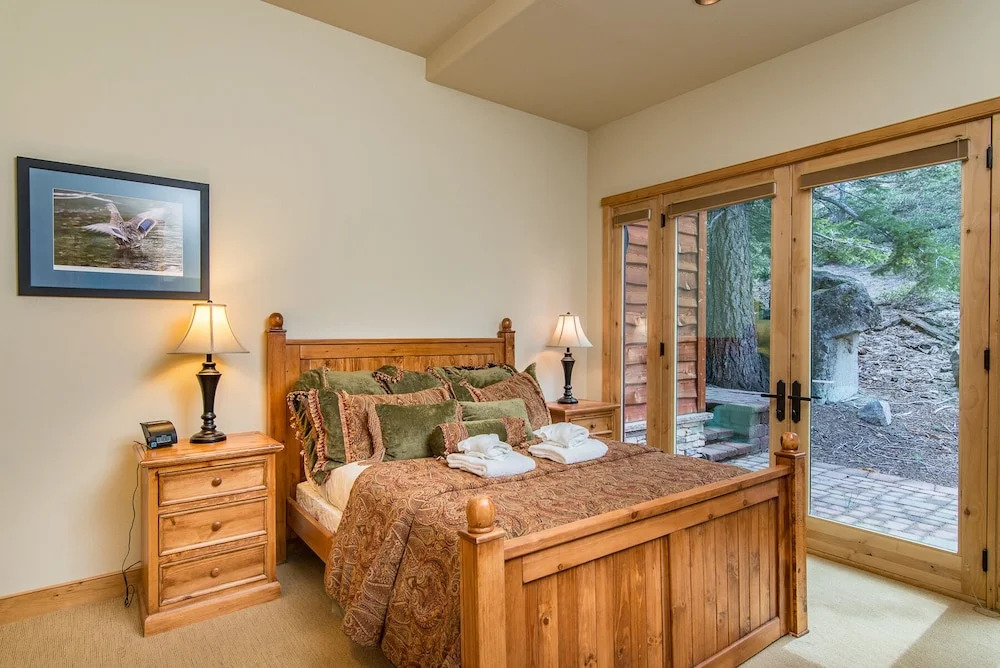 Extravagant Mountain Lodge at Heavenly by RedAwning