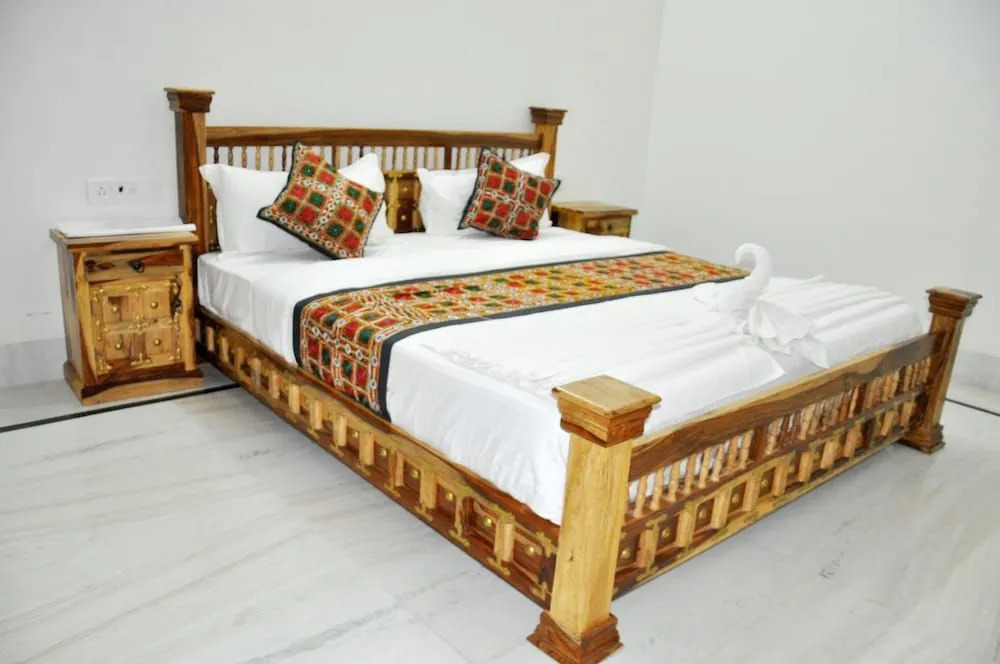 Sartaj Hotel