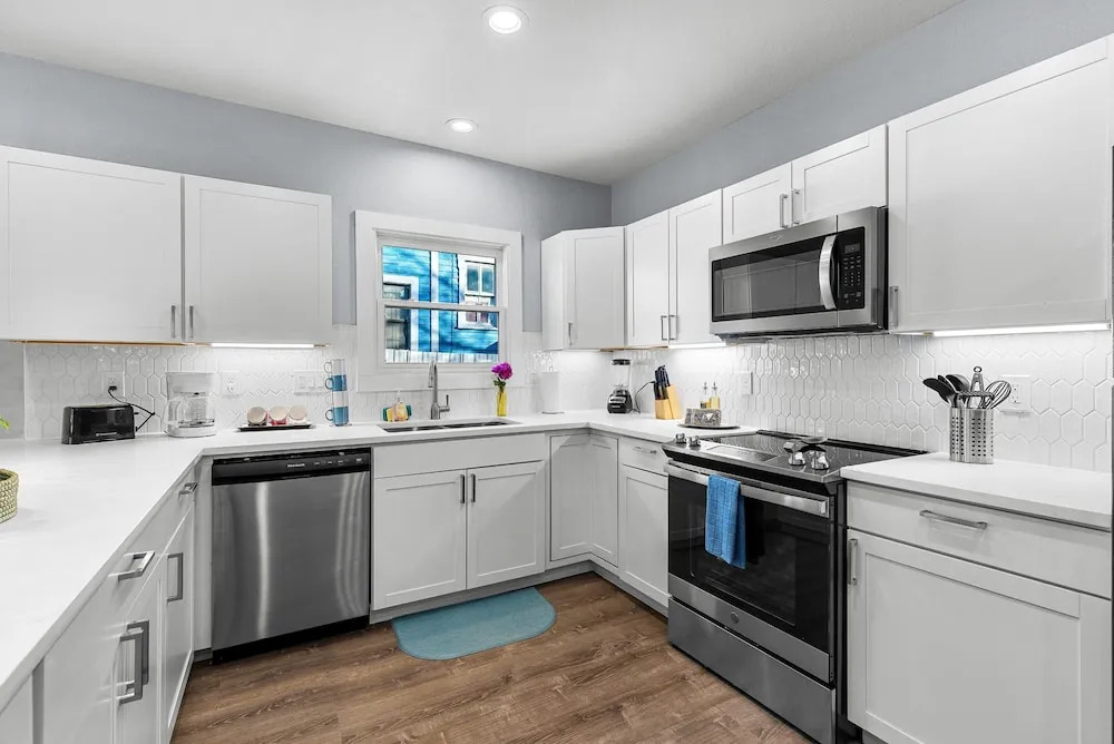 Inviting 4br/2.5ba Downtown Home With Ample Space!