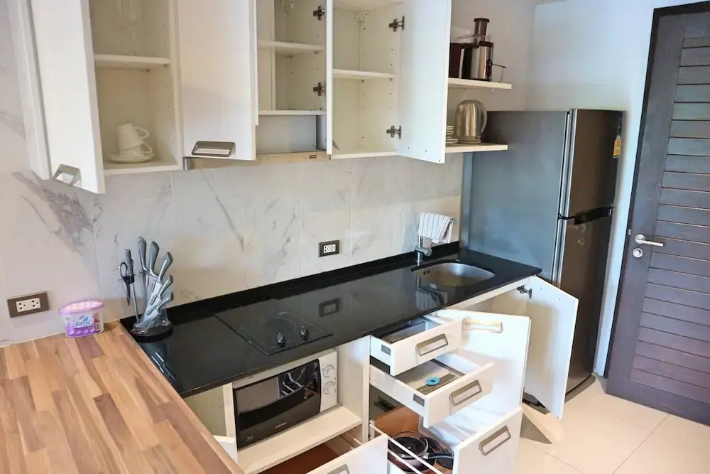 Emerald 215 - Studio With Balcony and Shared Pool