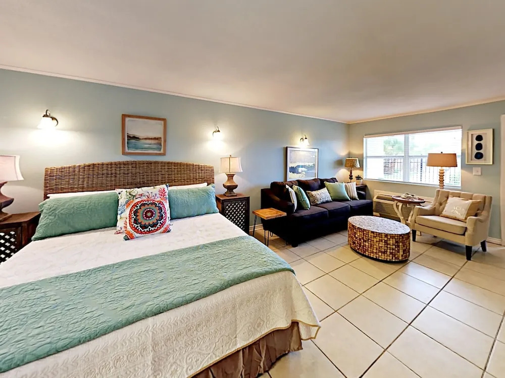 112 Sea Breeze - 1 Br Condo
