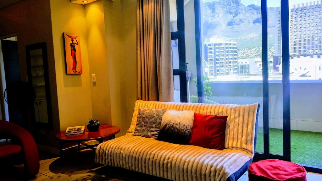 Cape Town Apartment with balcony