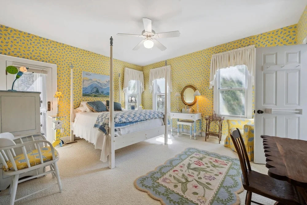 This Vibrant Family Home Features 8 Bedrooms, And 8 Bathrooms, Ocean And Creek Views Home by Peace Vacations