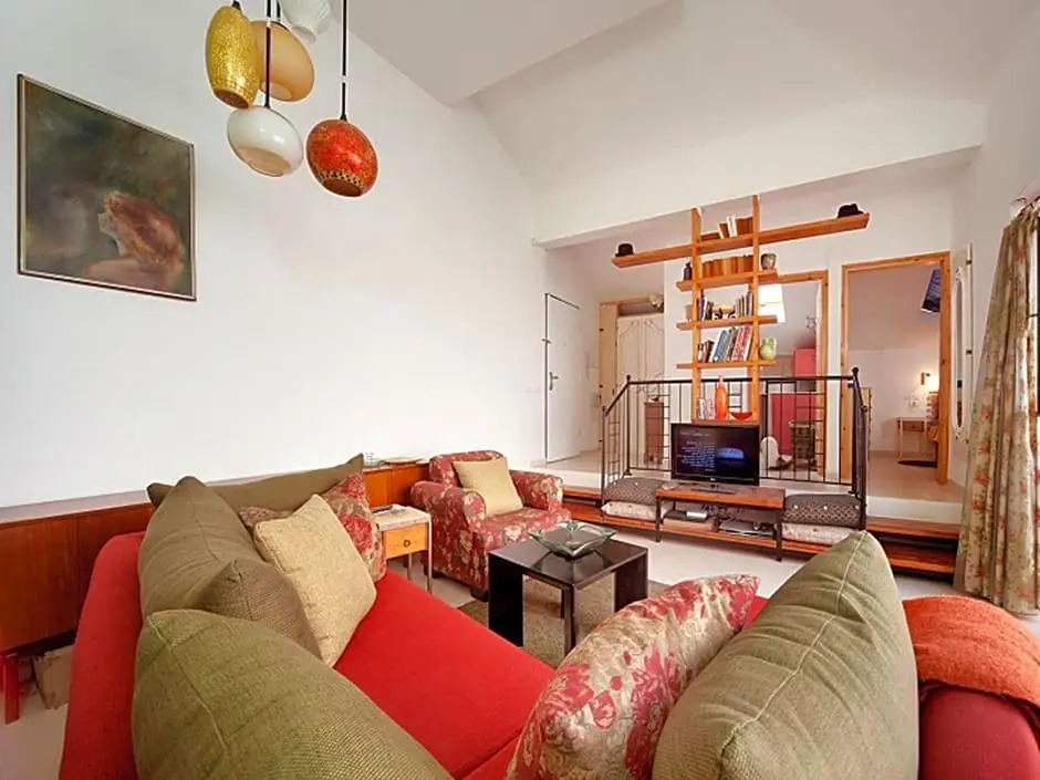 Neve Tzedek European Style w/ Balcony by Sea N' Rent
