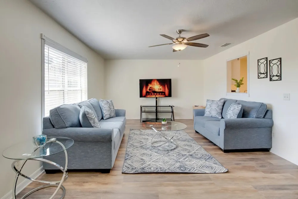Steps From Crystal River: Crystal River Getaway!