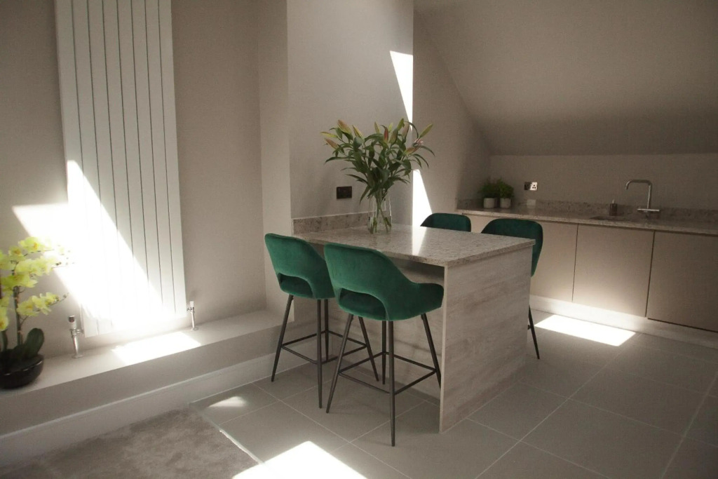 The Loft, Bootham House - luxury apartment with free onsite parking space