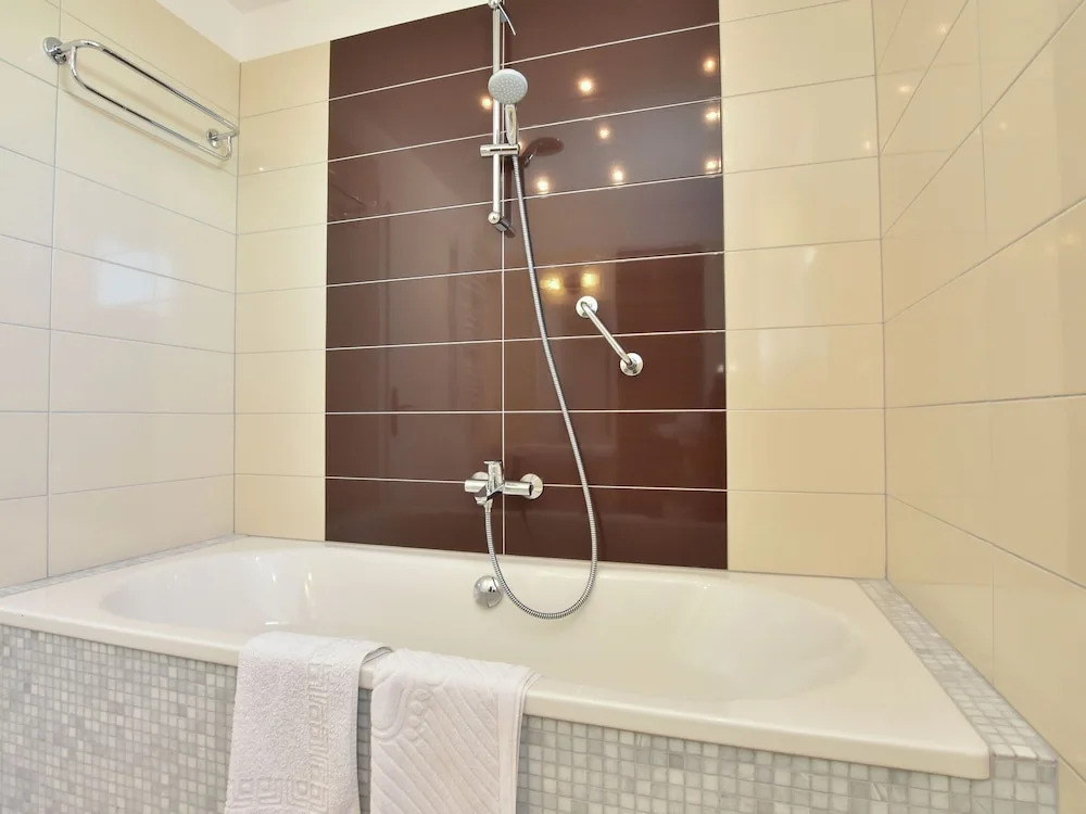 Swanky Villa in Makarska With Sauna, Jacuzzi & Mountain Views