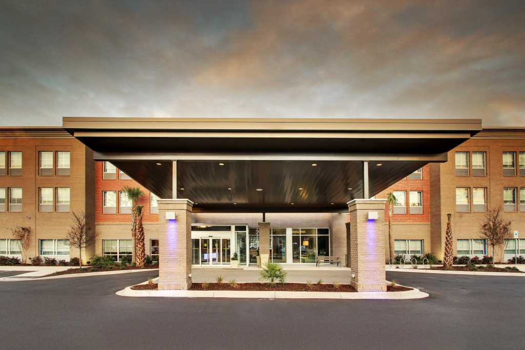 Holiday Inn Express & Suites Charleston NE Mt Pleasant US17 by IHG