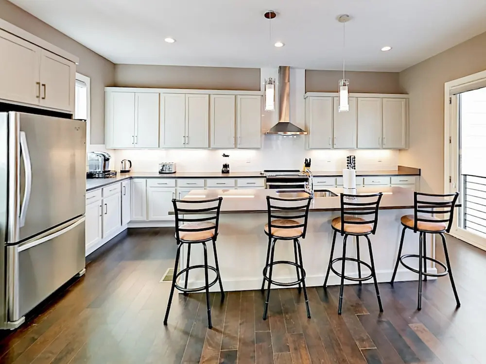 All-suite 3br/3.5ba W/ Rooftop Deck, Near Downtown 3 Bedroom Condo