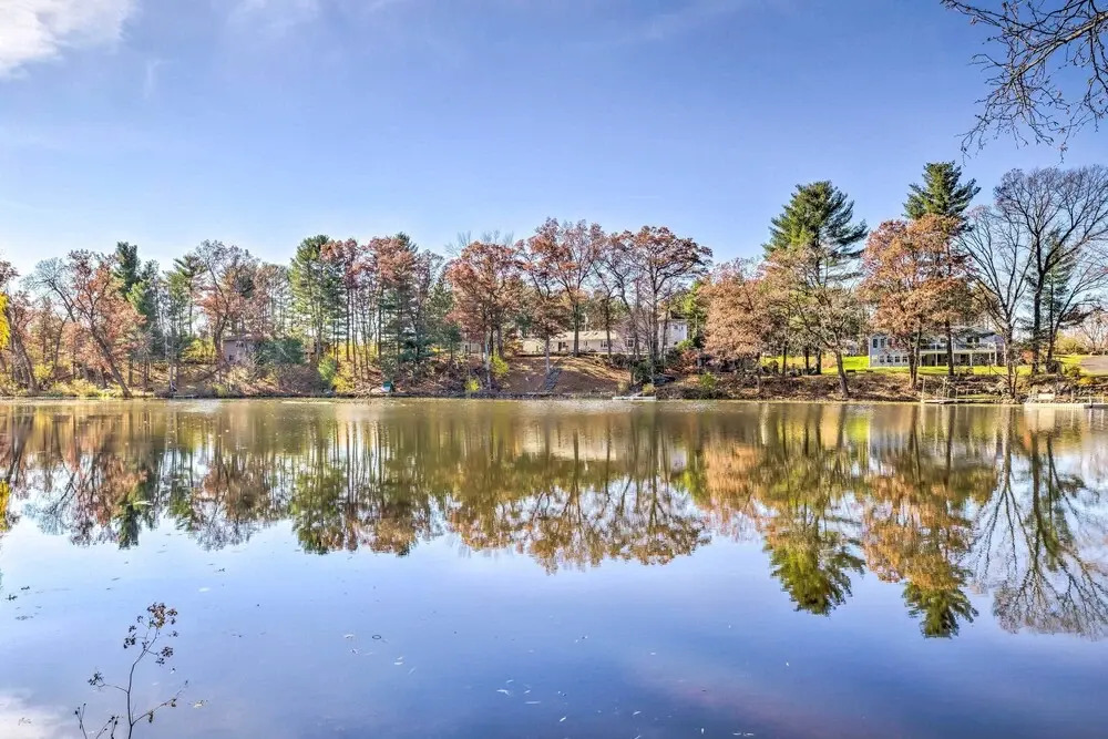 Beautiful Home w/ Hot Tub on Lake Wissota