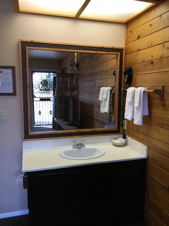 Chama River Bend Lodge